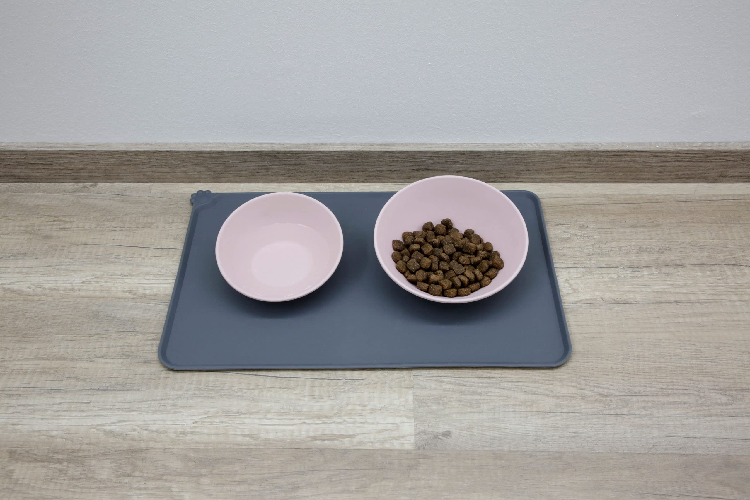 kerbl-pet-napfunterlage-silikon-grau-47-x-29-cm image 3