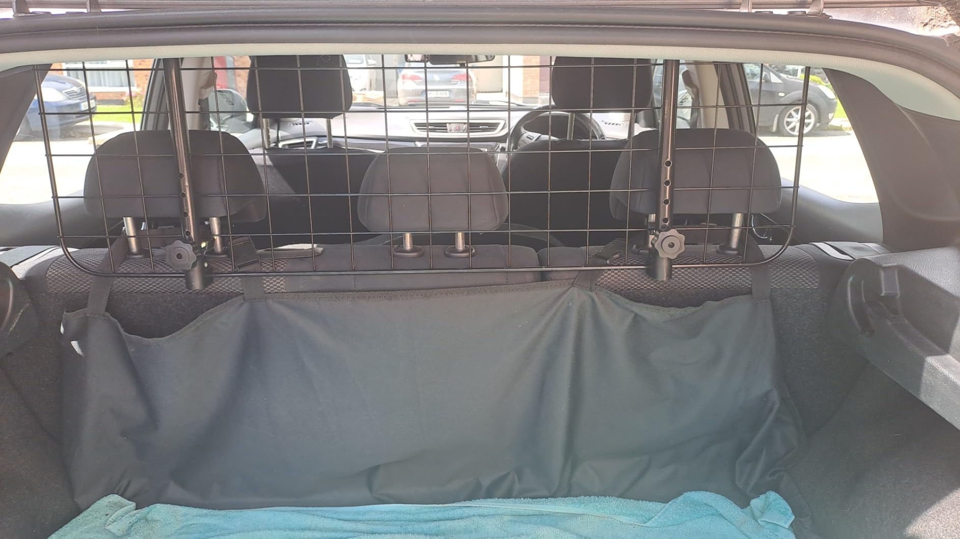 Bei breitem Auto an der Grenze