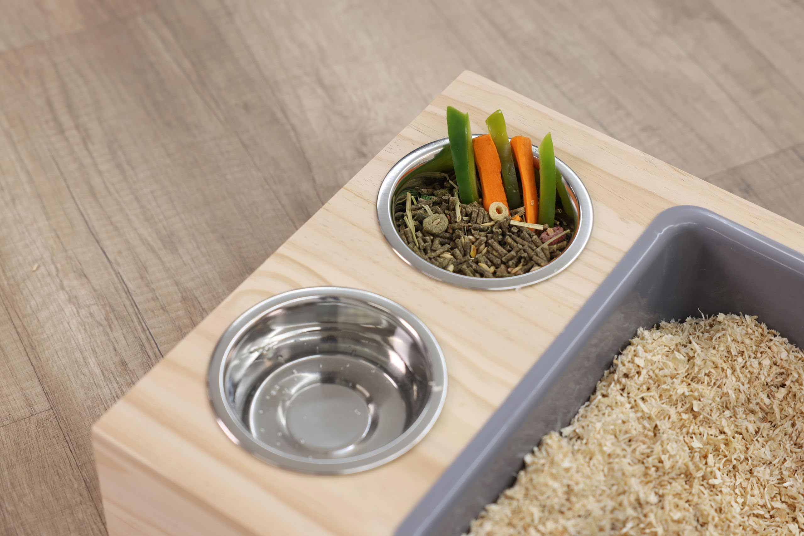 kerbl-pet-buddel-und-futterstation-70x36x24-cm-kiefernholz-mit-raufe-und-n-pfen image 5