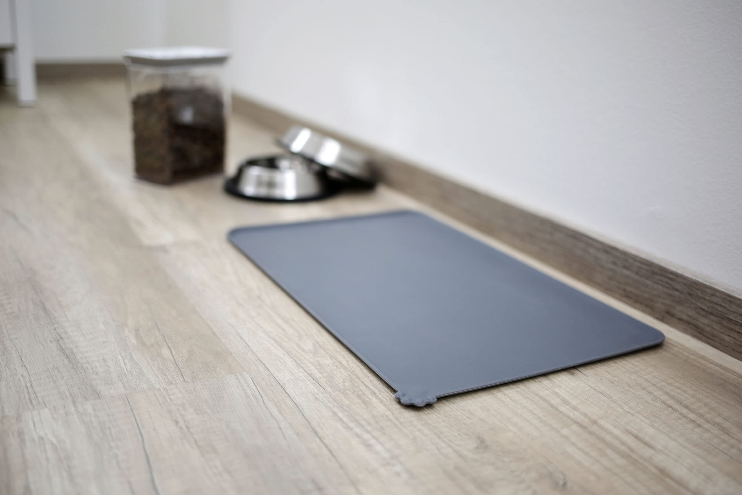 kerbl-pet-napfunterlage-silikon-grau-47-x-29-cm image 4