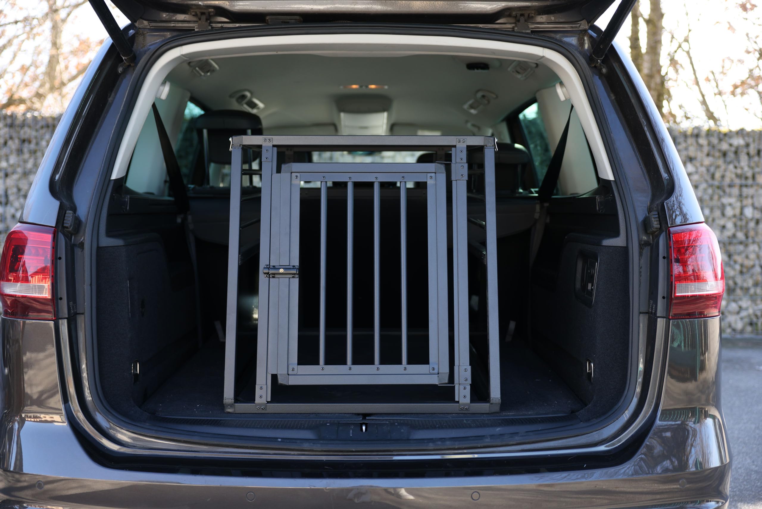 kerbl-pet-alu-transportbox-vacation-graphit-77x55x50-cm-hundetransportbox image 7