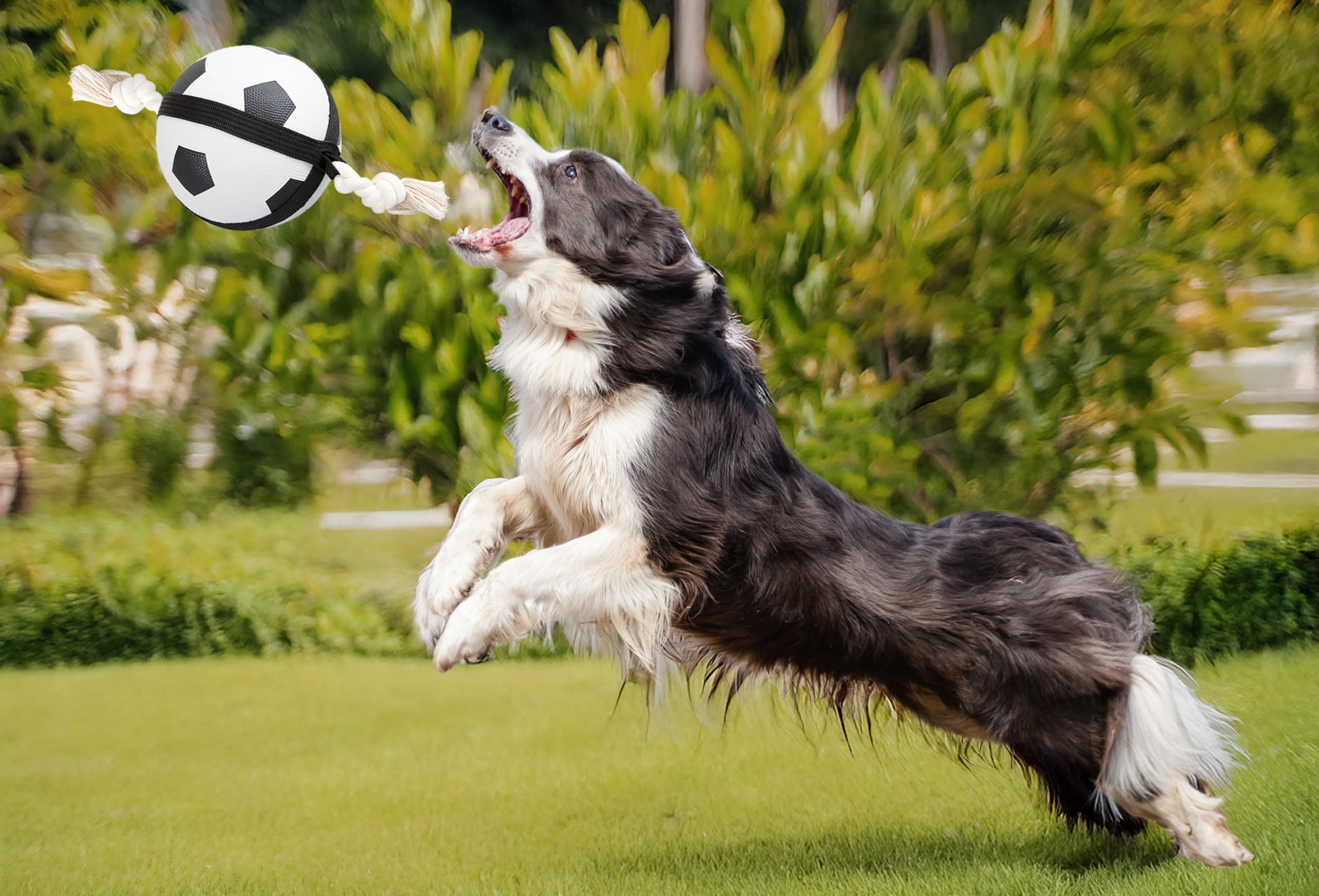 karlie-action-fu-ball-hundespielzeug-gummi-schwarz-wei-40x12-5x12-5-cm image 2