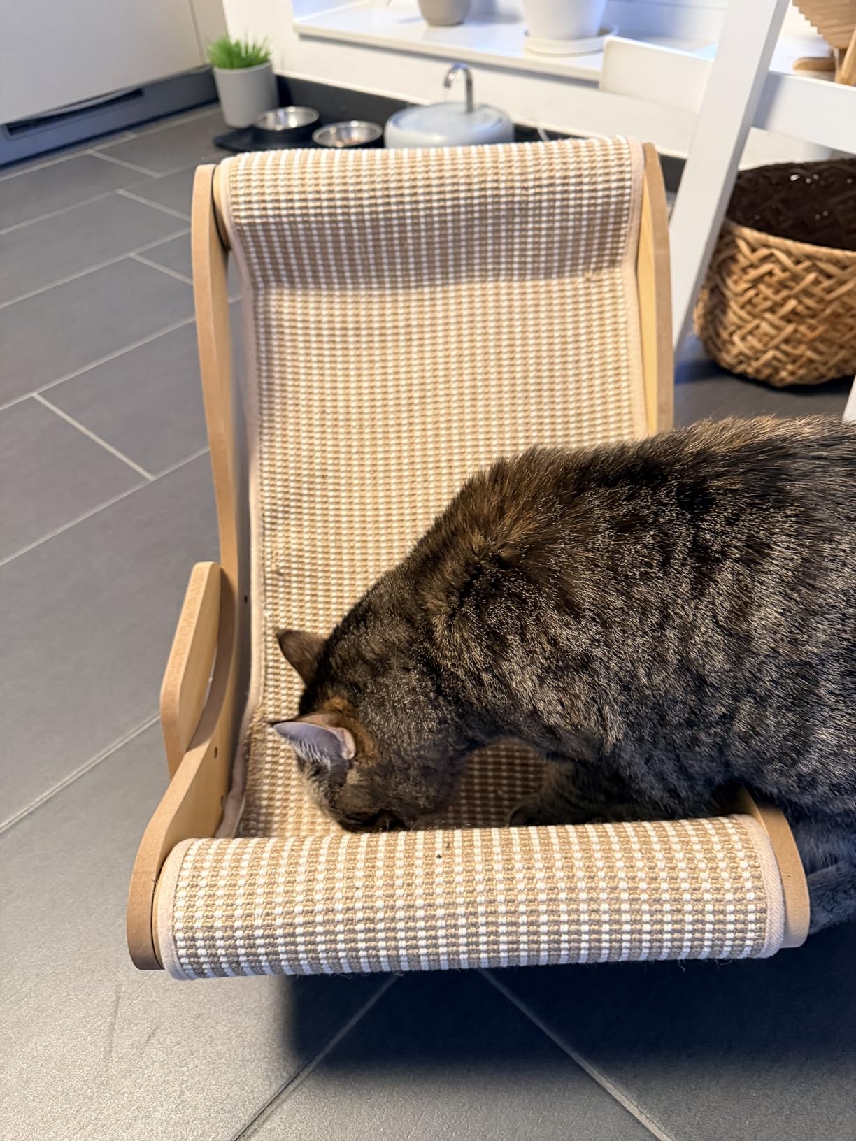 Stabil, etwas Geruch am Anfang