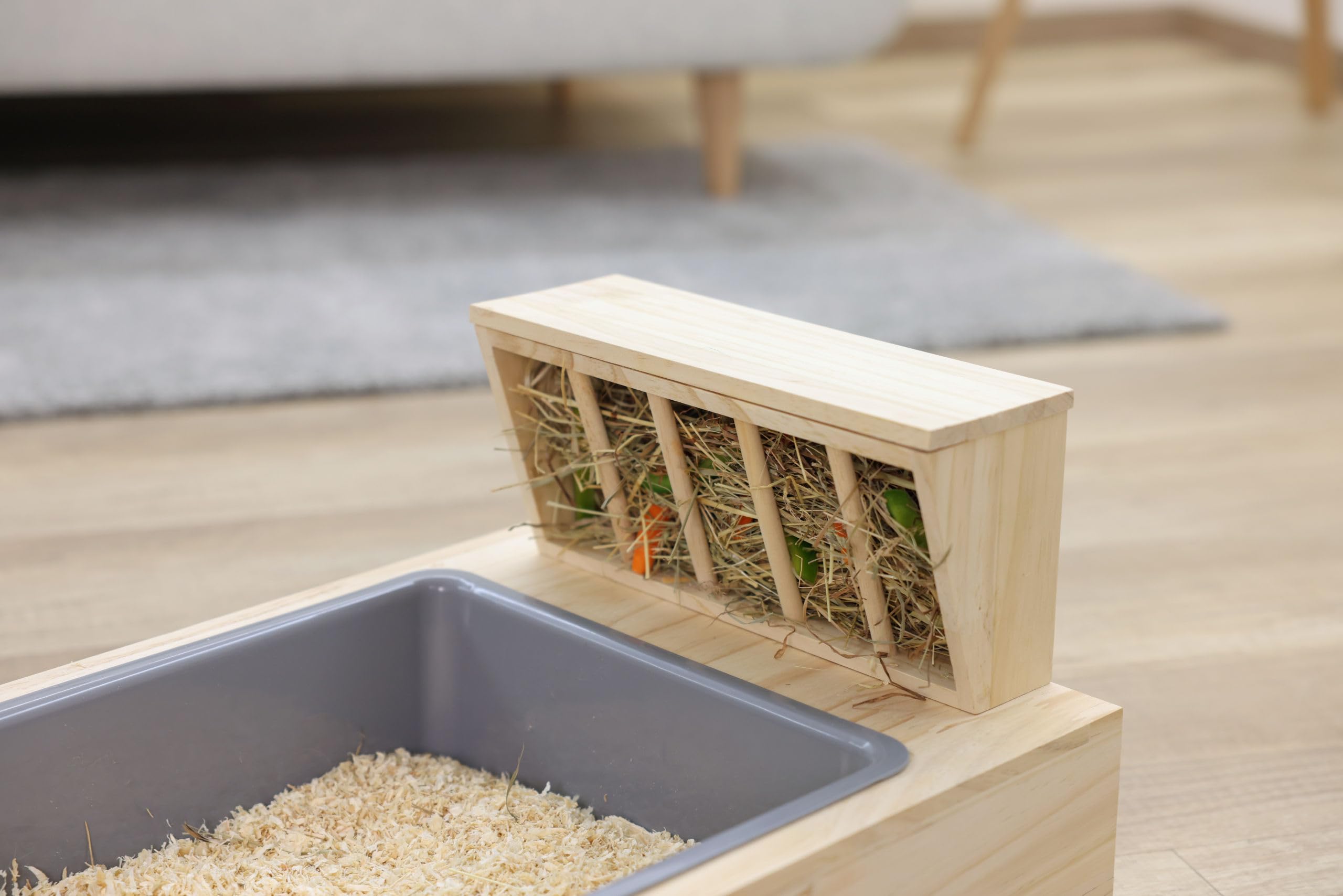 kerbl-pet-buddel-und-futterstation-70x36x24-cm-kiefernholz-mit-raufe-und-n-pfen image 8