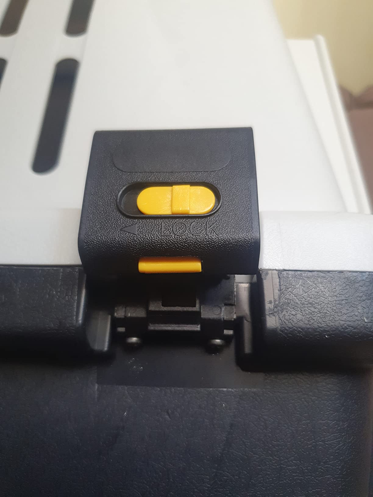 Solide Box mit kleinen Schwächen