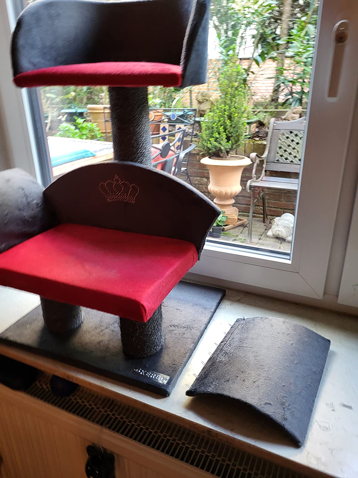 Schneller Aufbau, glückliche Katze
