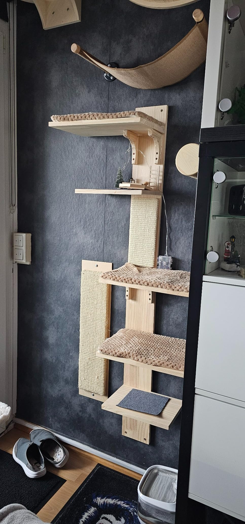Boden bleibt frei, Katze glücklich