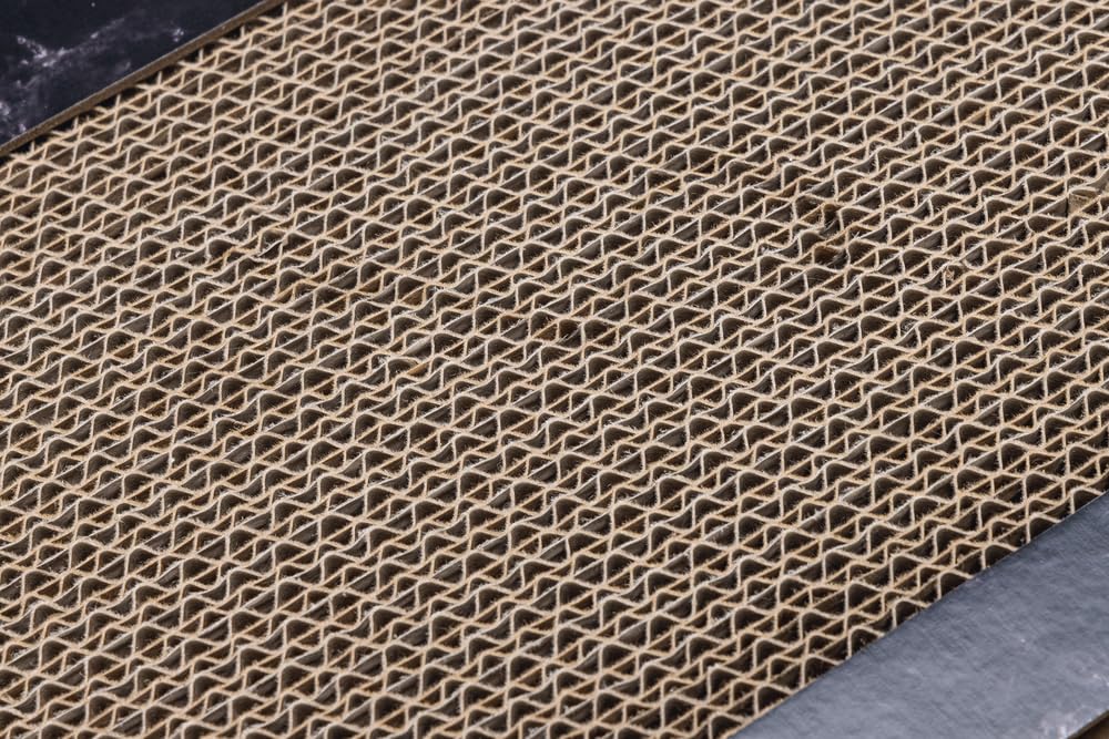 designed-by-lotte-meda-kratzspielzeug-karton-schwarz-58x35x6-cm image 8