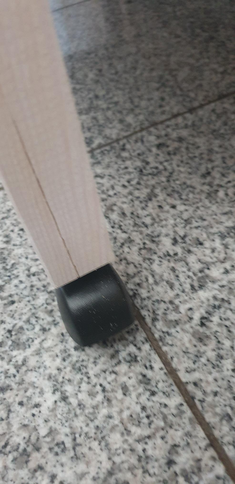 Stabil, aber eine Rolle klemmt