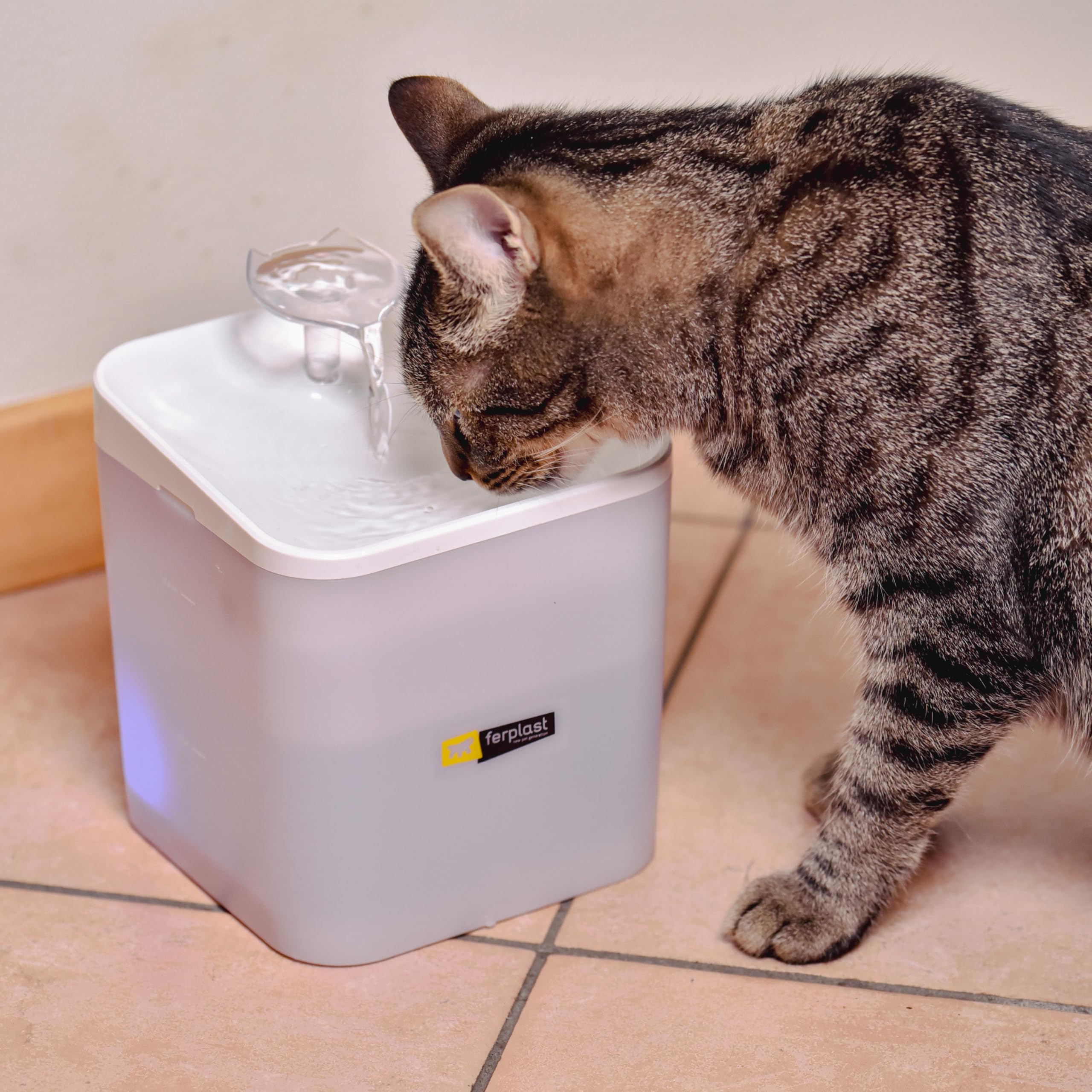 ferplast-ares-katzen-trinkbrunnen-2-l-mit-led-und-3-stufen-filter image 2