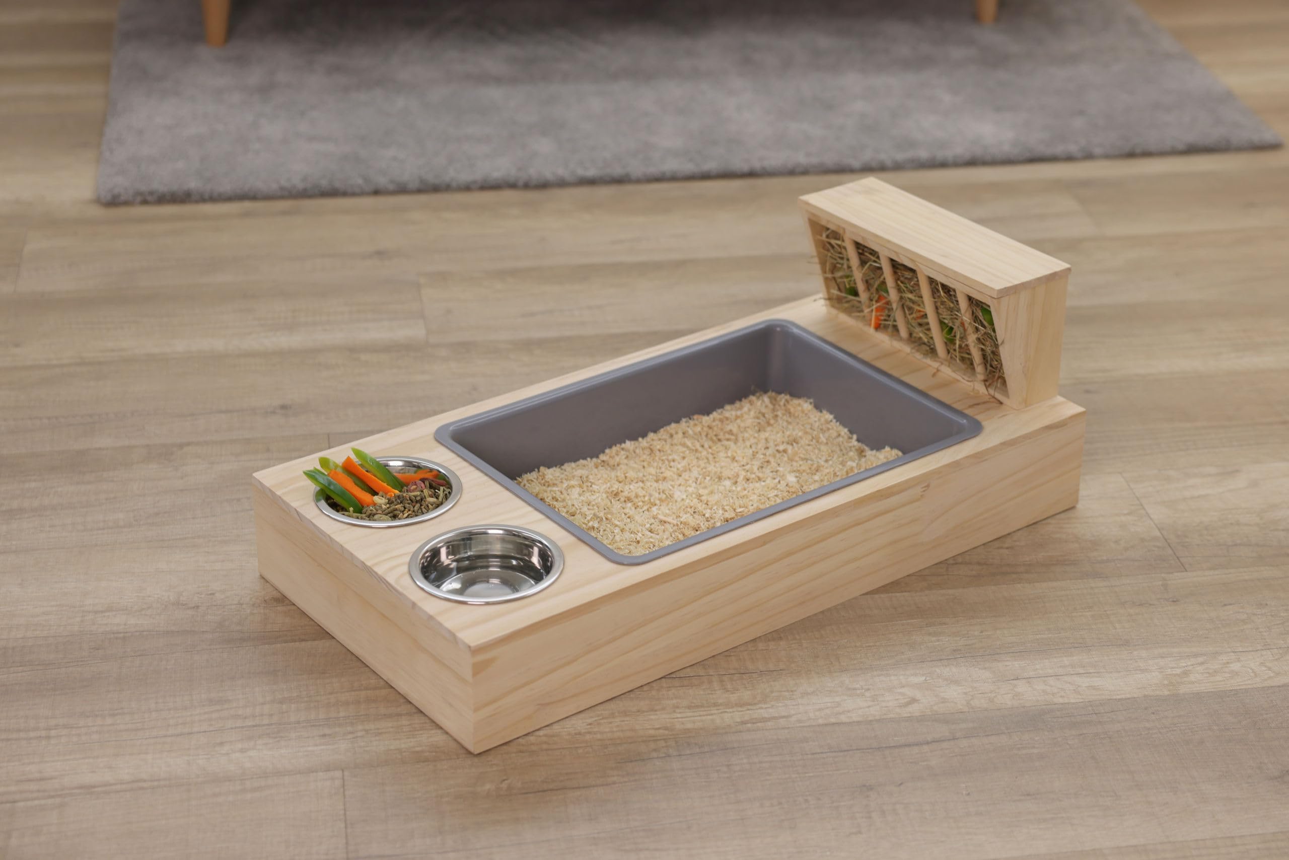 kerbl-pet-buddel-und-futterstation-70x36x24-cm-kiefernholz-mit-raufe-und-n-pfen image 4