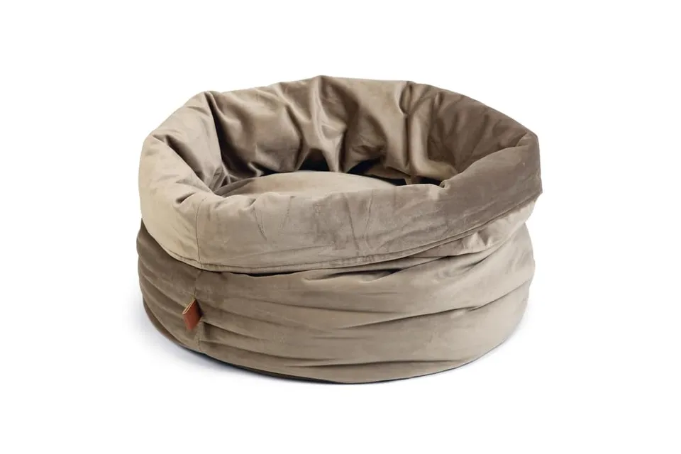 designed-by-lotte-fluco-katzenkorb-samt-grau-45x45x35-cm image 1