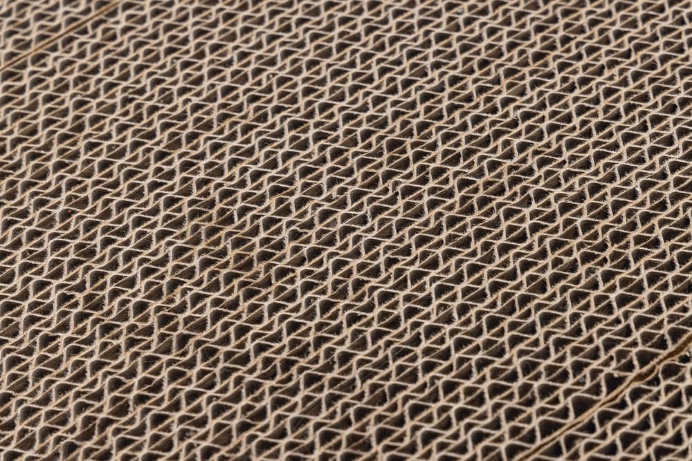 designed-by-lotte-suvi-kratzspielzeug-karton-schwarz-46x25x9-cm image 5